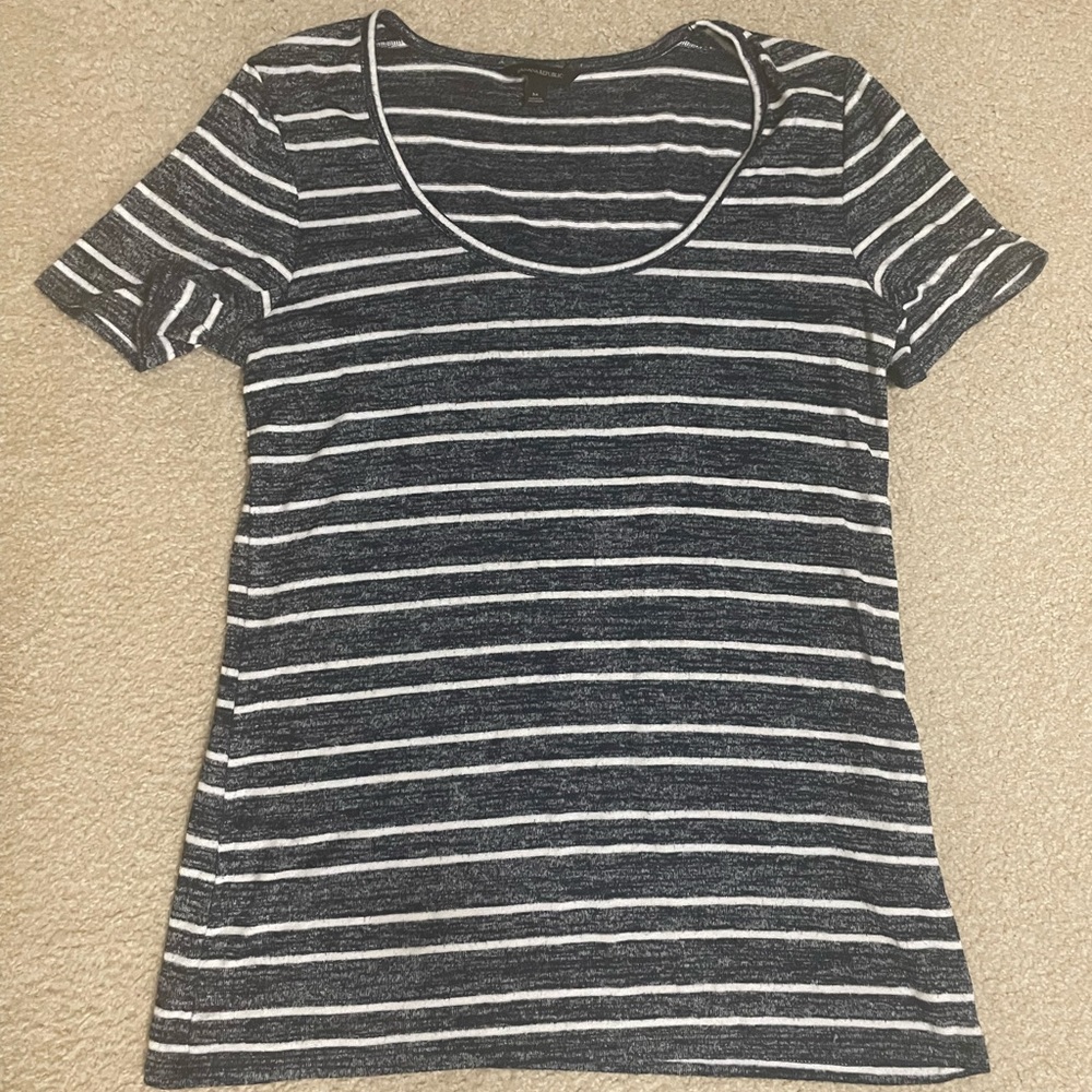Women’s Banana Republic Size M lightweight short sleeve sweater top